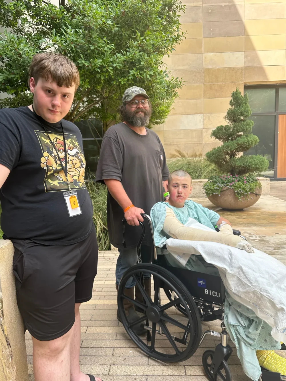 „Pielea i s-a topit”. Copil de 12 ani, salvat în ultimul moment de fratele său după o provocare periculoasă pe TikTok