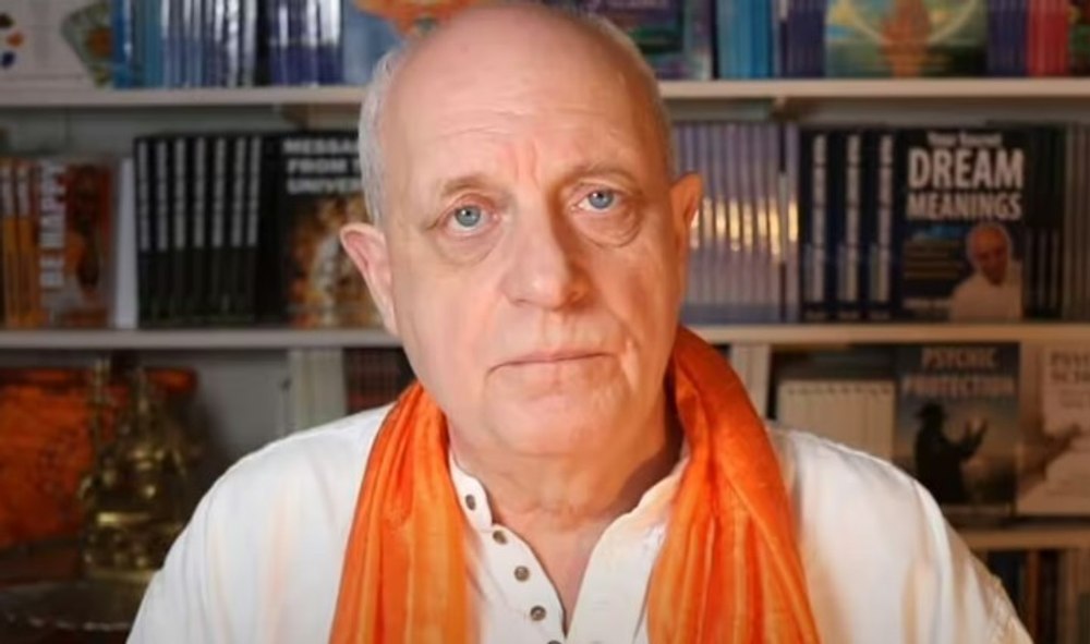 Profetul catastrofelor: Trump va conduce America pentru al treilea mandat, meteorit aproape de Pământ, războaie globale și OZN-uri descoperite în Europa