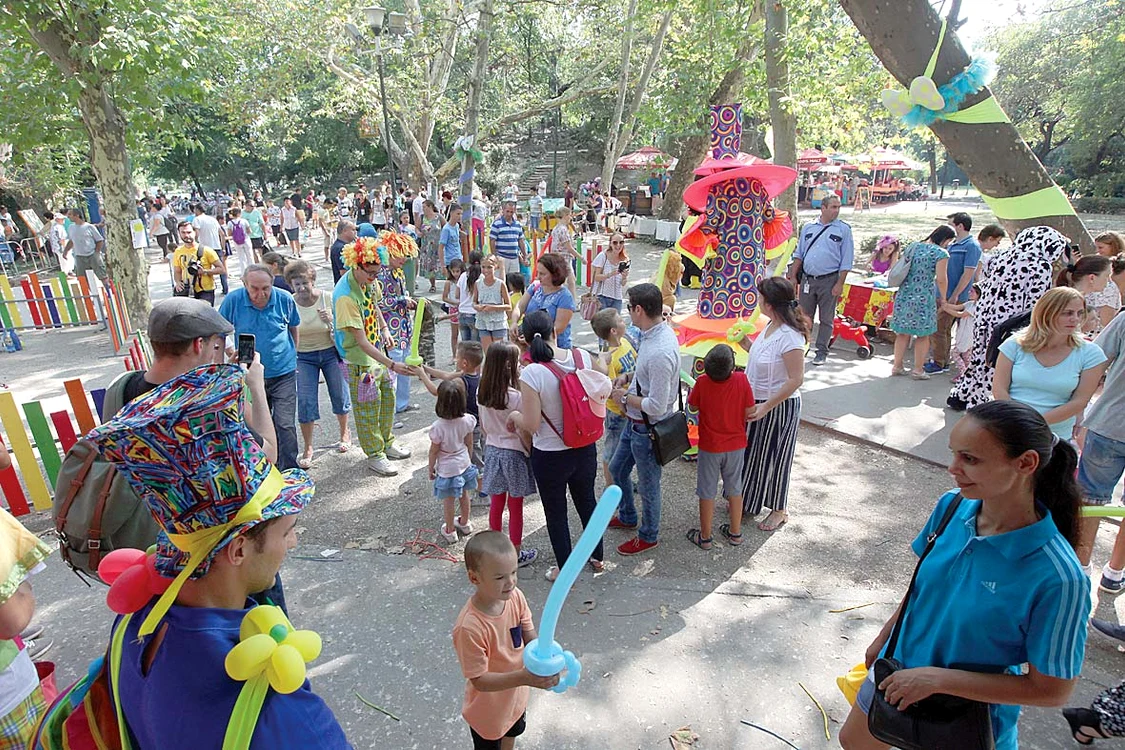 În ultimul weekend de vară,  cei mici s-au putut bucura  de manifestările dedicate  Zilelor Bucureştiului: teatru,  clovni, fanfară, jocuri