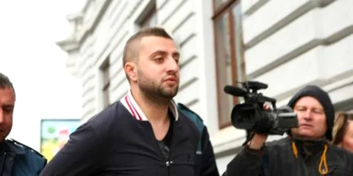 Agresorul rămâne după gratii