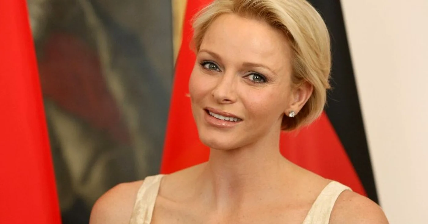 Prinţesa Charlene de Monaco a apărut prima dată pe coperta „Vogue” FOTO Afp