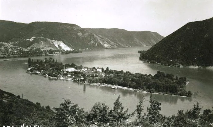 Insula Ada-Kaleh. Vedere generală. Carte poștală din 1943  (© iMAGO Romaniae) 