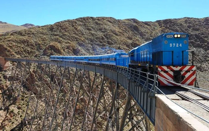 Tren a las Nubes circulă în prezent doar în scop turistic în Argentina. FOTO: commons.wikimedia