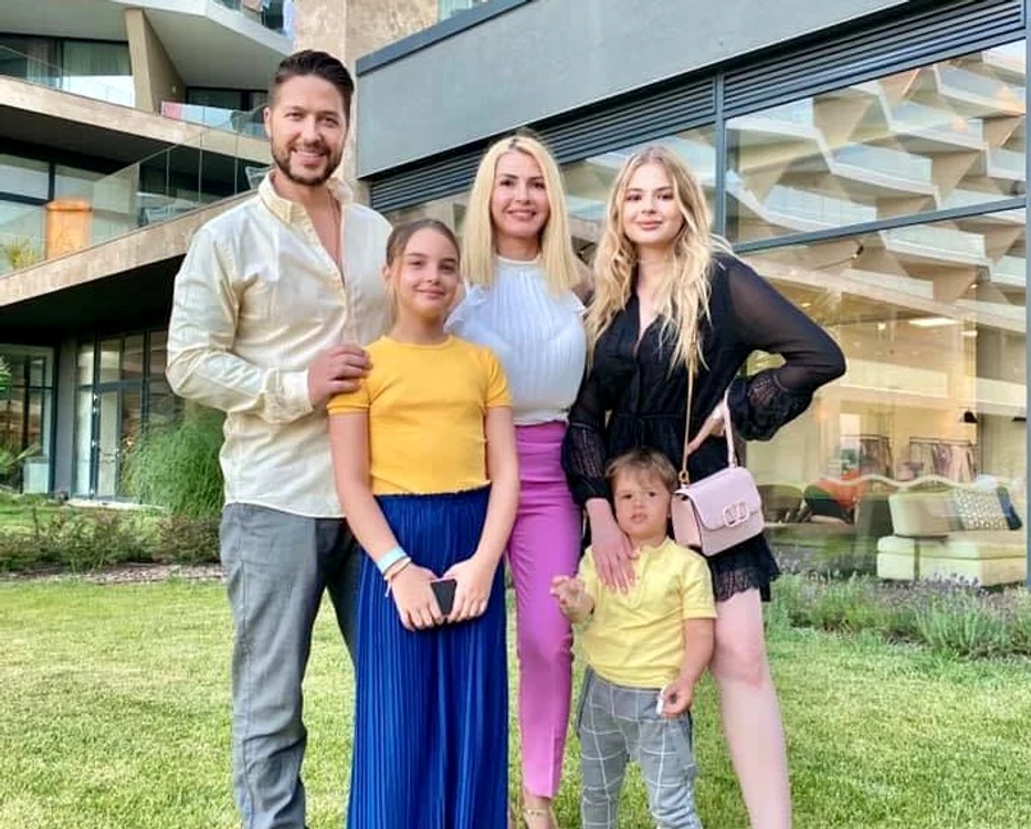 Jorge, soția Ramona și copiii Ilinca, David și Karina