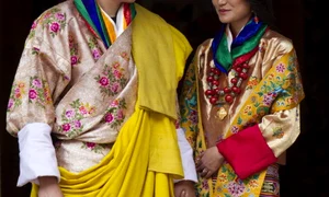 Regele Buthanului a renunțat la dreptul de a avea mai multe soții jpeg