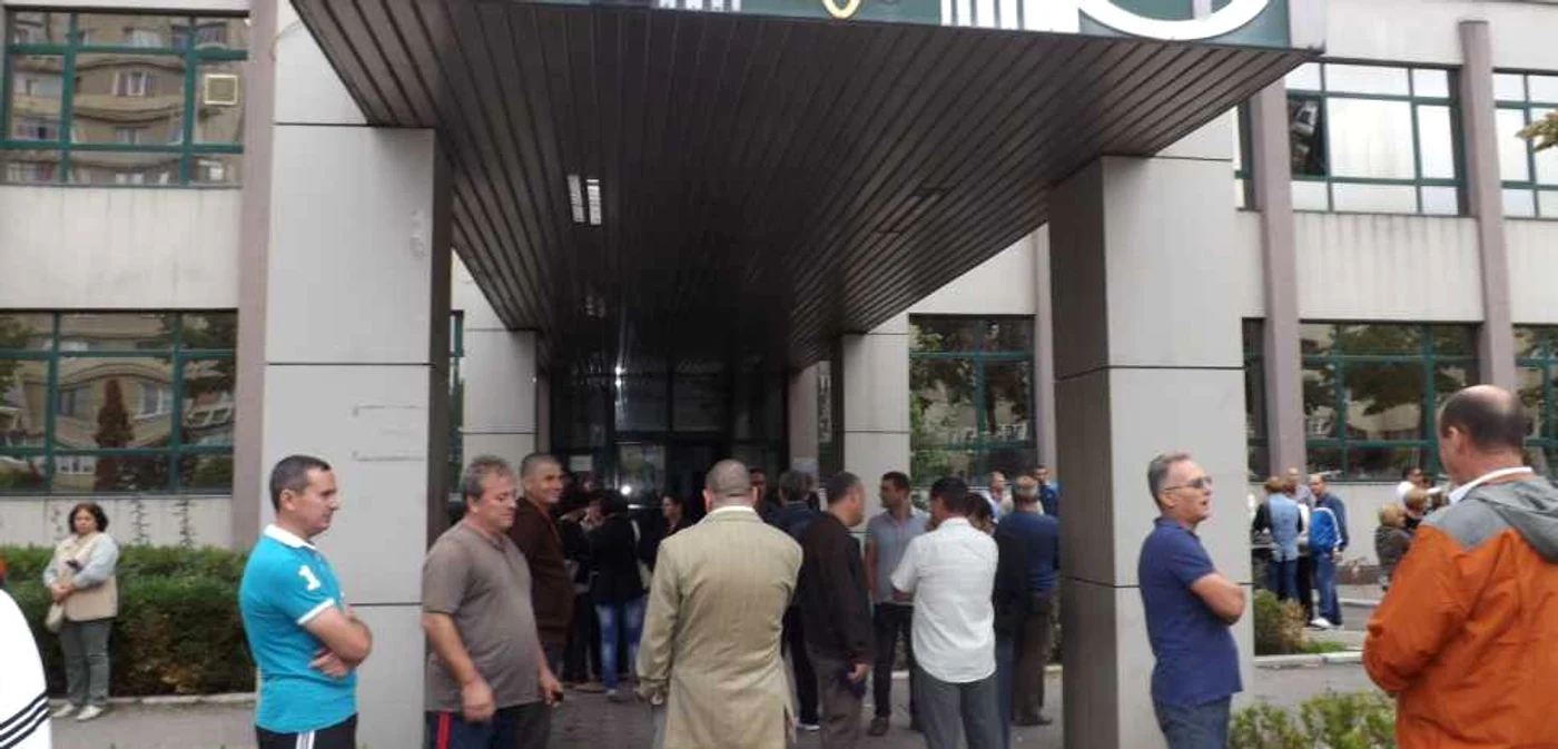 Angajaţii RAAN au protestat în mai multe rânduri din cauza faptului că nu le-au fost achitate salariile pe ultimele cinci luni şi nu s-a găsit nicio soluţie pentru apa grea