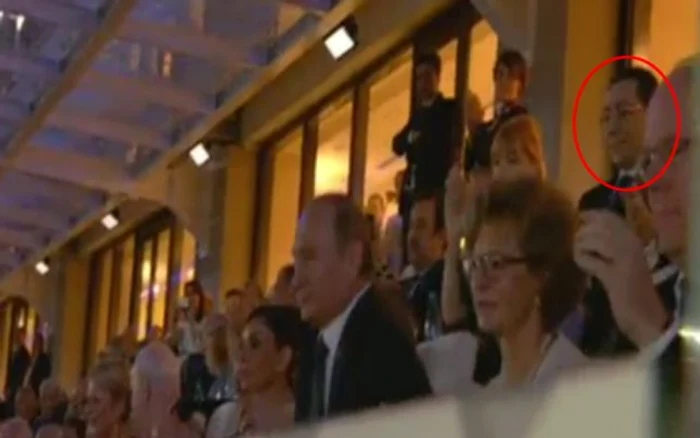 
    Ponta a stat chiar în spatele lui Putin, la ceremonia de deschidere a Jocurilor de la BakuCaptură Digi 24  