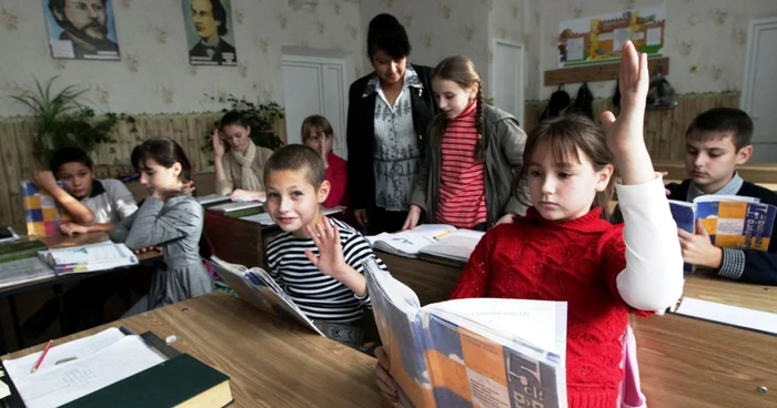 Pe an ce trece, tot mai puţini părinţi din Râbniţa îşi dau copiii la liceul românesc