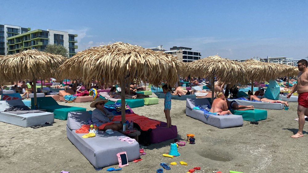 Vârf de sezon pe litoralul românesc, cu cele mai mari prețuri. Cât costă o cameră în regim all inclusive, la patru stele