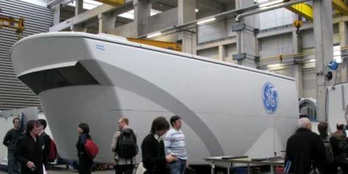 Nacela unei turbine cântăreşte 82 de tone