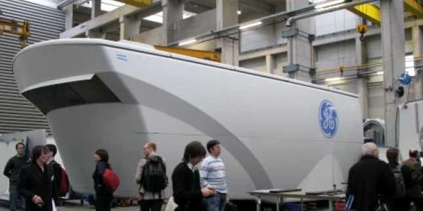 Nacela unei turbine cântăreşte 82 de tone