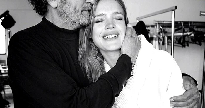 Natalia Vodianova împreună cu fotograful italian Paolo Roversi FOTO Daily Mail