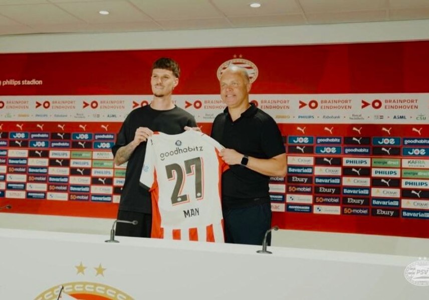 Gafa făcută de Dennis Man în momentul prezentării la PSV Eindhoven. Internaționalul și-a omis înaintașii