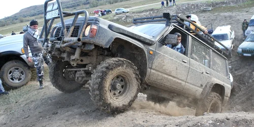Maşinile off-road au luat locul saniei lui Moş Crăciun