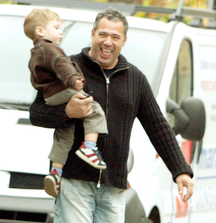 2008- Câtă fericire! Iovan se distra de minune în compania fiului său