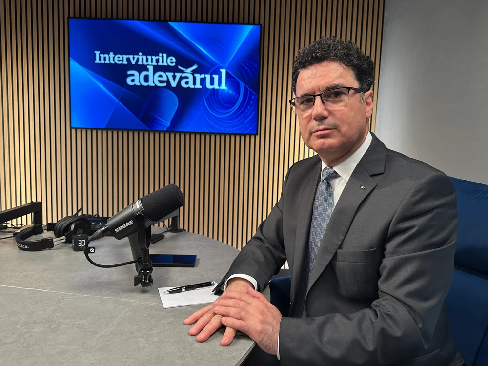 Rectorul SNSPA susține că unele decizii ale AUR sunt influențate „din est”. „Când Kremlinul face o declarație, AUR repetă aceeași idee”