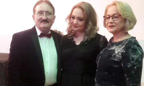 Andrada, alături de părinţii ei, Cornel şi Iuliana Palade  Așa arăta pe vremea când nu îi plăcea trupul ei jpeg