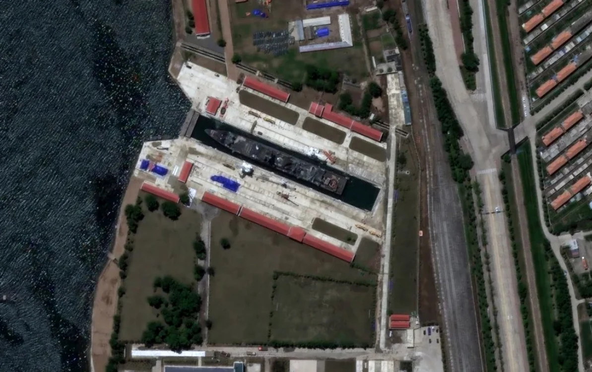 Coreea de Nord a mutat nava de război avariată într-un port de lângă Rusia