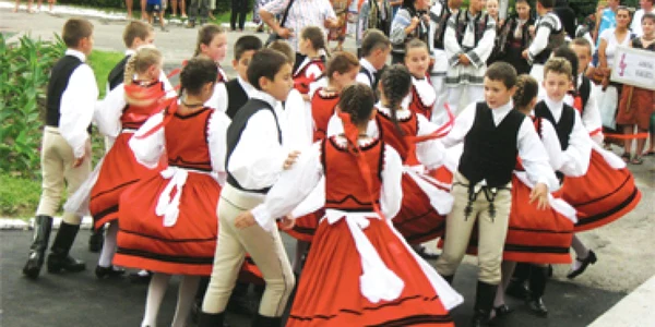 Copiii au jucat hora la Cântecele Oltului