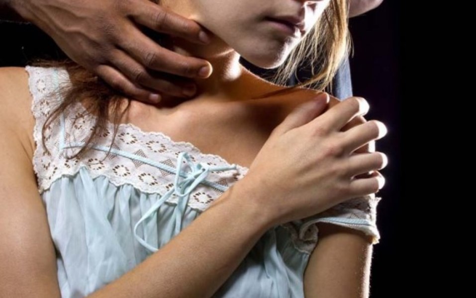 Calvar pentru o fetiță de 11 ani din Neamț: a fost exploatată sexual de trei persoane, după ce fost racolată prin metoda loverboy