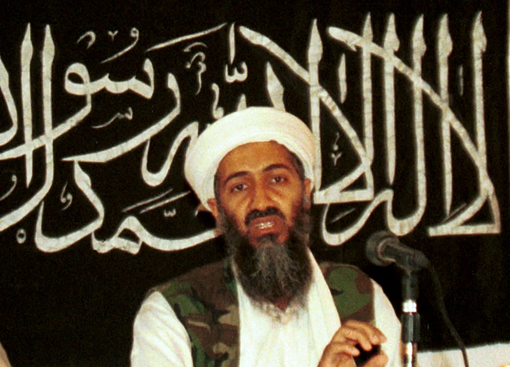 
    Osama Bin Laden va rămâne pentru totdeauna un simbol al atacurilor teroriste, un fenomen ce pare a fi cuprins deja cu totul cel de-al treilea mileniu din istoria postcristică a lumii foto: AP  