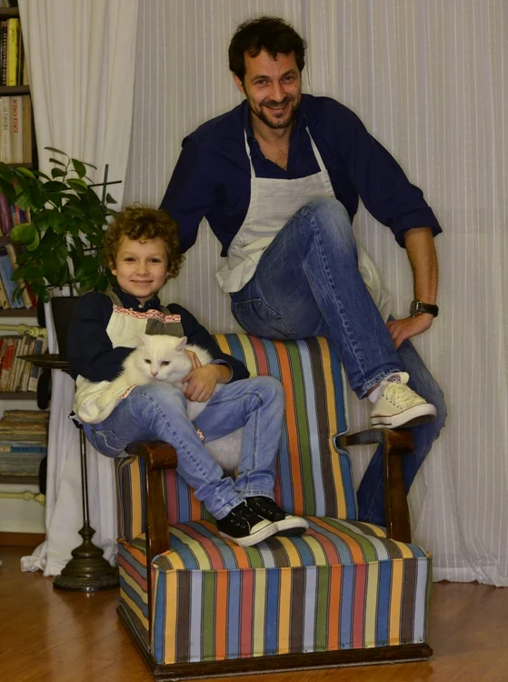 Motanul actorului stă tot timpul pe lângă stăpân