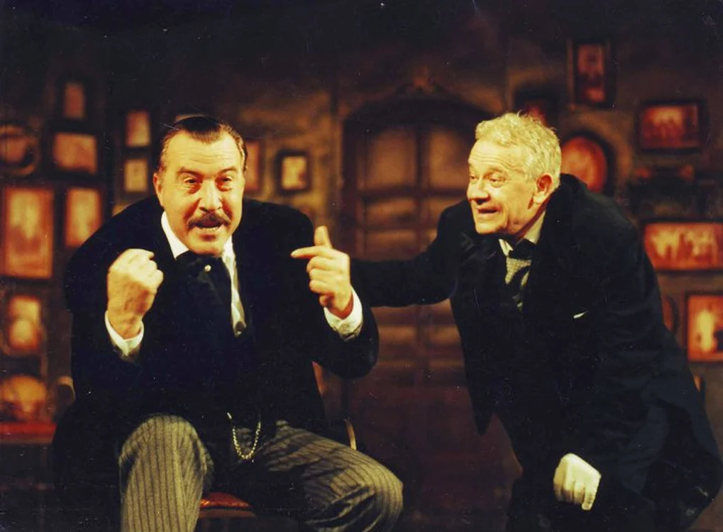 Valentin Uritescu (dreapta) cu George Constantin in "Nunta lui Krecinski" (foto Facebook)