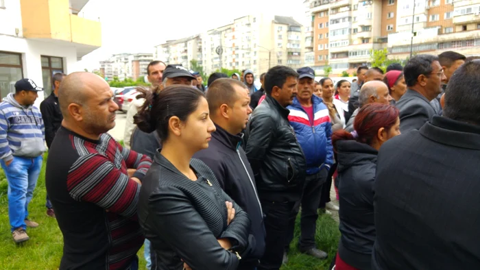 Sătenii din Drăgăeşti, în faţa Tribunalului Dâmboviţa