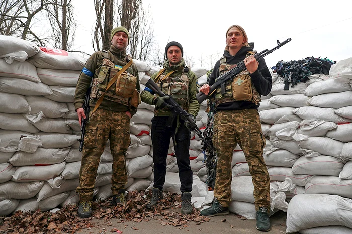 Viaţa celor trei băieţi Taras Topolia,  Serhi Vasîk (clape) şi chitaristul Dmitro Zholud,  schimbată