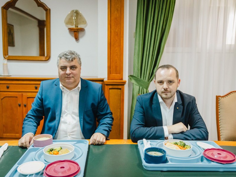 Ministrul Sănătății a luat masa alături de managerii spitalelor. Cum i s-a părut mâncarea pe care o primesc pacienții: „M-am convins”