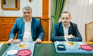 alexandru rogobete mancand ceea ce mananca si pacientii foto facebook png