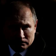 Preşedintele rus Vladimir Putin participă la o ceremonie la Mormântul Soldatului Necunoscut lângă Kremlin în timpul Zilei Apărătorilor Patriei în Moscova rusia FOTO EPA-EFE / Maxim Shipenkov