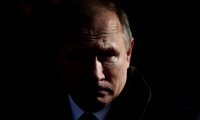 Preşedintele rus Vladimir Putin participă la o ceremonie la Mormântul Soldatului Necunoscut lângă Kremlin în timpul Zilei Apărătorilor Patriei în Moscova rusia FOTO EPA-EFE / Maxim Shipenkov