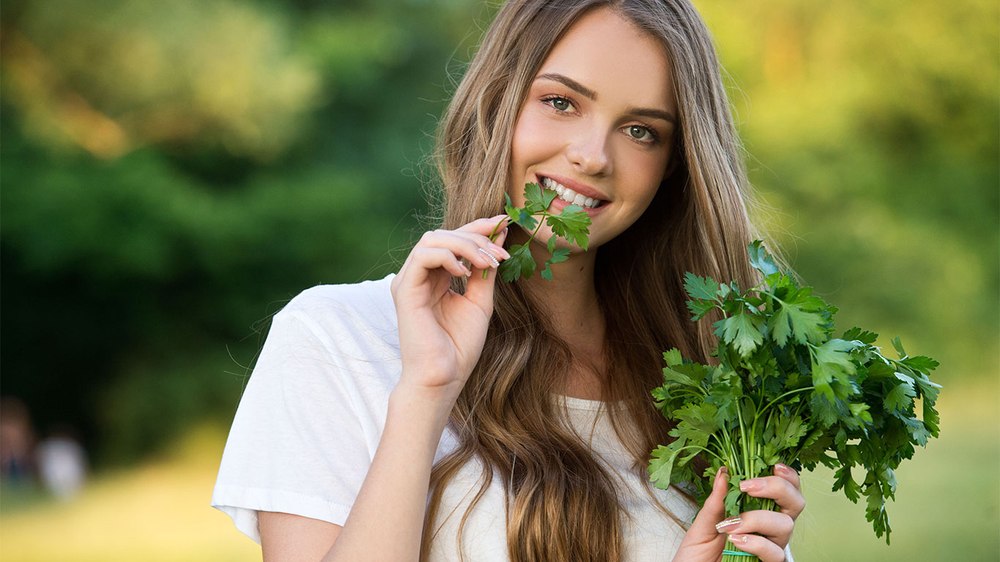 Când devine pătrunjelul periculos pentru organism? Planta minune este plină de vitamine, dar poate provoca reacții