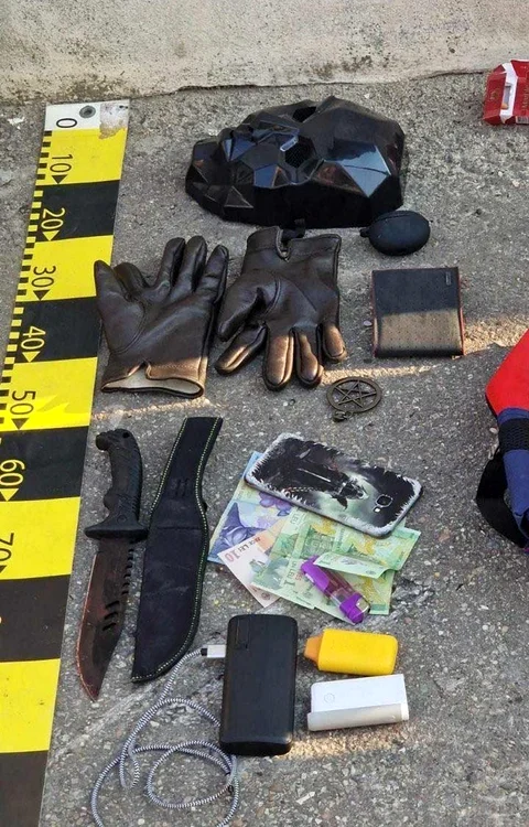 Obiectele găsite în rucsacul lui Mario Alexandru Fojică (Sursa: Adevărul)