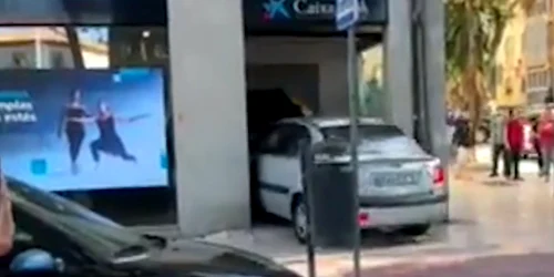 banca lovită cu mașina Spania jpg