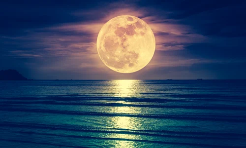 Luna  sursa   shutterstock 1044034966 jpg