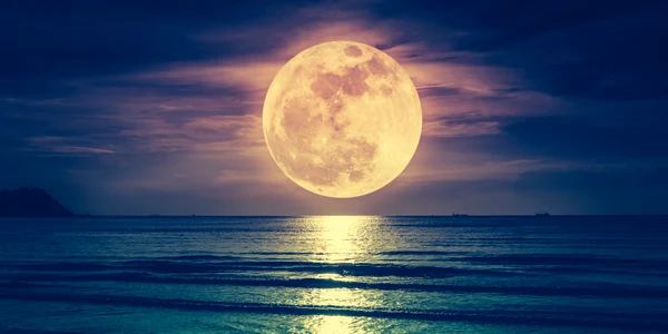 Luna  sursa   shutterstock 1044034966 jpg