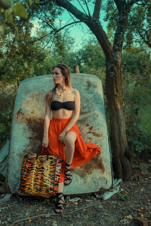 Adela Popescu, şedinţă foto la ţară