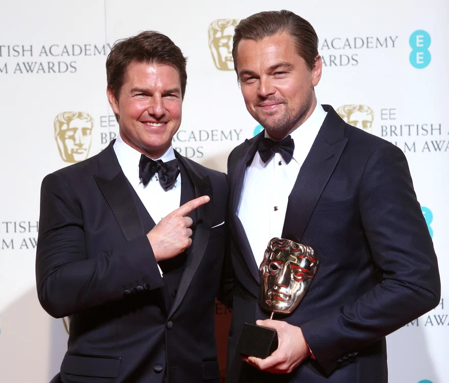 Tom Cruise, alături de premiatul Leonardo DiCaprio
