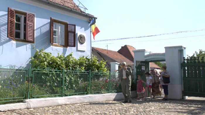 Pe urmele lui Lucian Blaga dialog cu Adina POPESCU şi Iulian Manuel GHERVAS jpeg