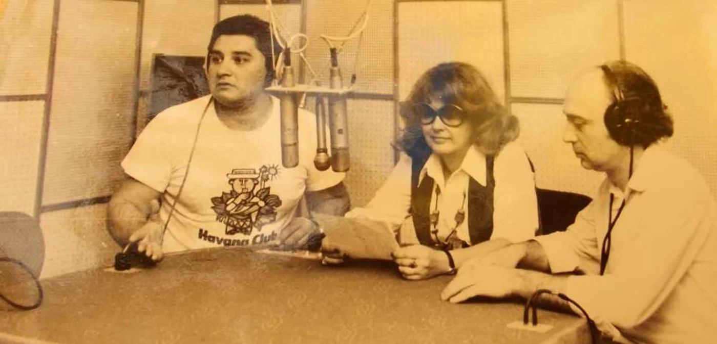 Doina Caramzulescu (centru) în studioul Radio Vacanţa Arhivă personală