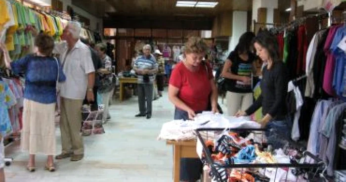 Târgu-Mureş: Mureşenii atraşi de reducerile de sezon