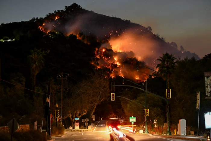 Incendiile continuă să facă ravagii în zona Los Angeles FOTO PROFIMEDIA