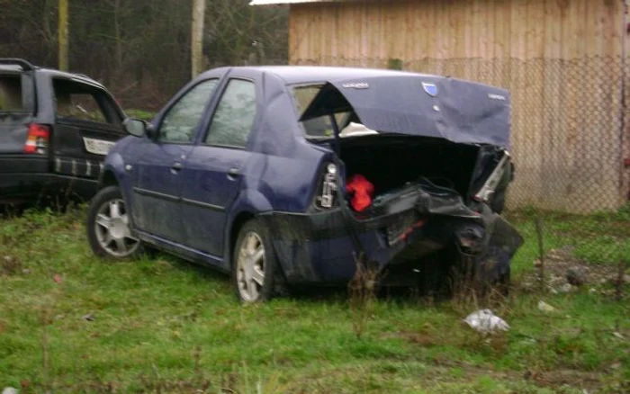 Maşina deputatului se află acum în curtea IPJ Mehedinţi.