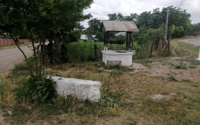 Fântânile au secat, iar oamenii nu au cu ce să-și hrănească animalele Sursă: Adevărul 