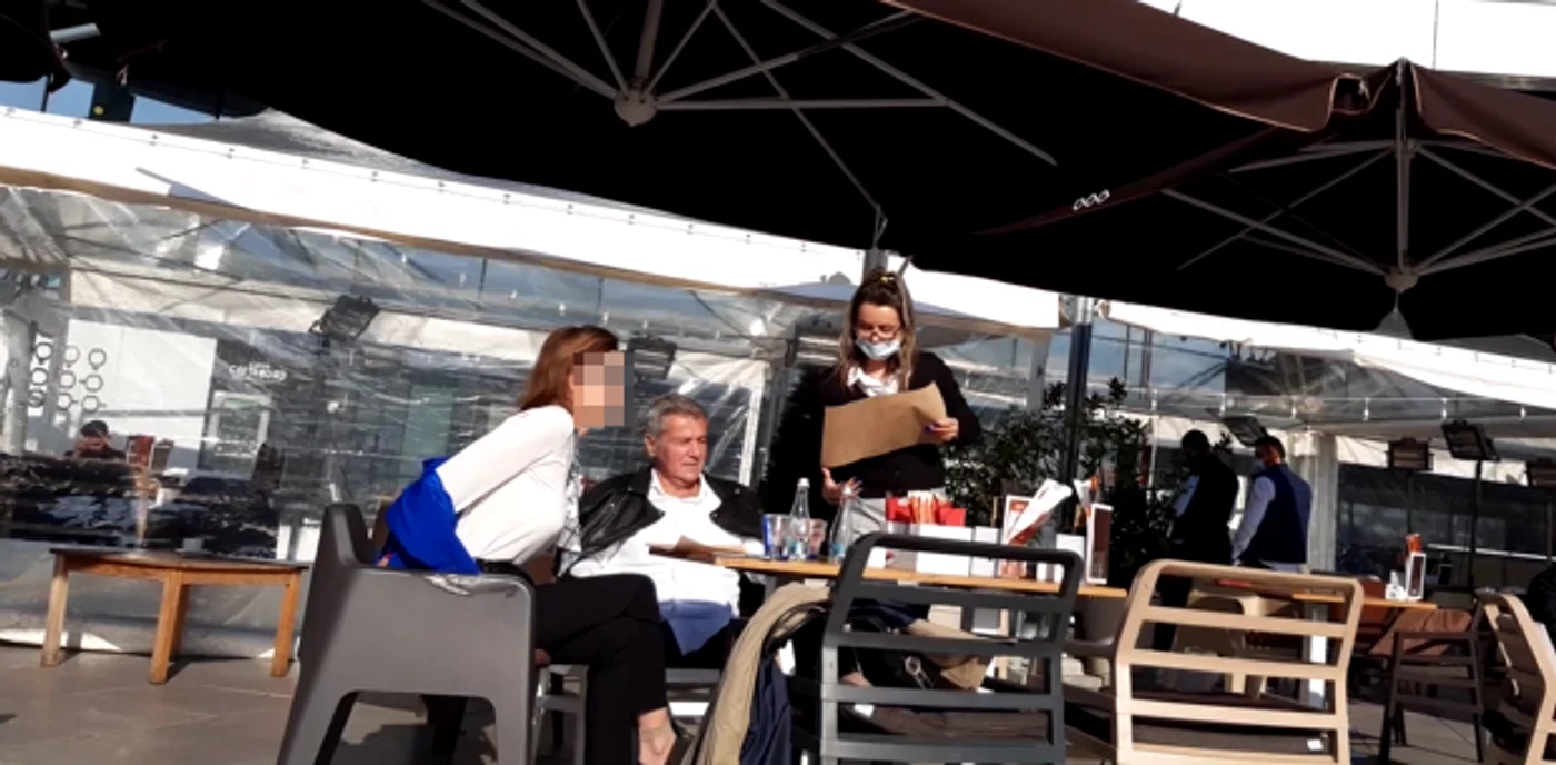 Dan Bittman ne-a spus că a purtat masca până sus, la terasă
