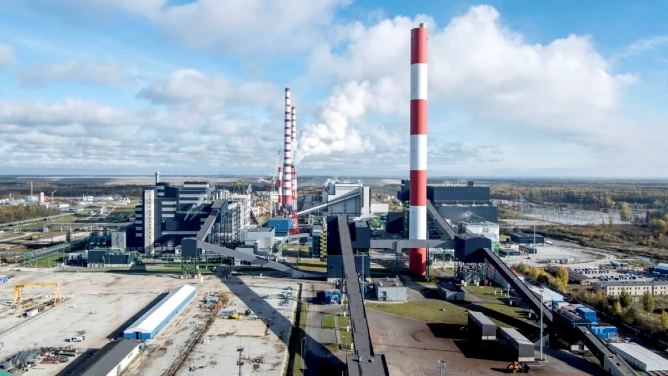 O dronă rusească a lovit coşul de fum al unei centrale din Estonia. FOTO: Eesti Energia