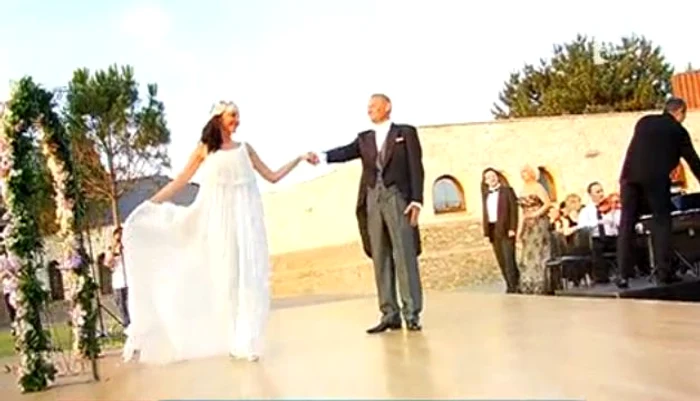 Nunta lui Viorel Cataramă cu Adina Alberts a avut loc pe domeniul milionarului de la Snagov. (captură Antena 1)