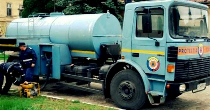Maşinile vechi ale pompierilor hunedoreni se dovedesc foarte utile. D.G.